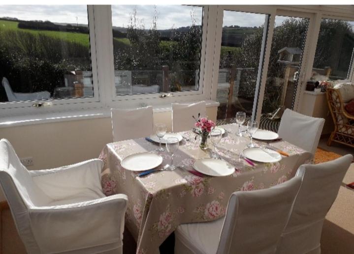Curlews Cottage - House With 3 Bedrooms And Garden - Walking Distance To The Beach Perranporth Buitenkant foto